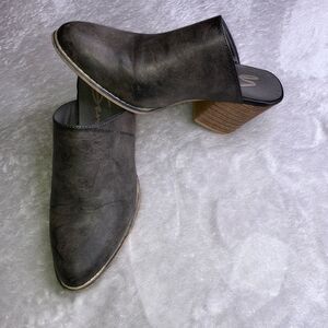 Seven7 Dandy Mule Sandals Slipon Block Heel Gray Western Clog Slide